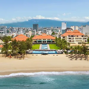 https://pullman-danang-beach-resort.dananghotels.net